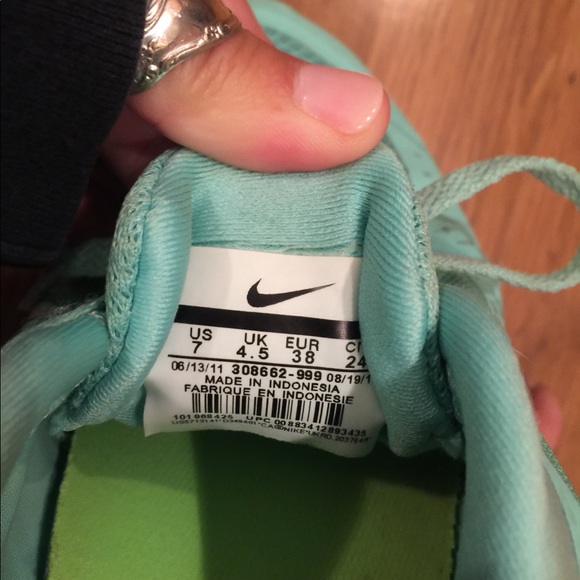 Nike women’s size 7 turquoise frees - Picture 9 of 11